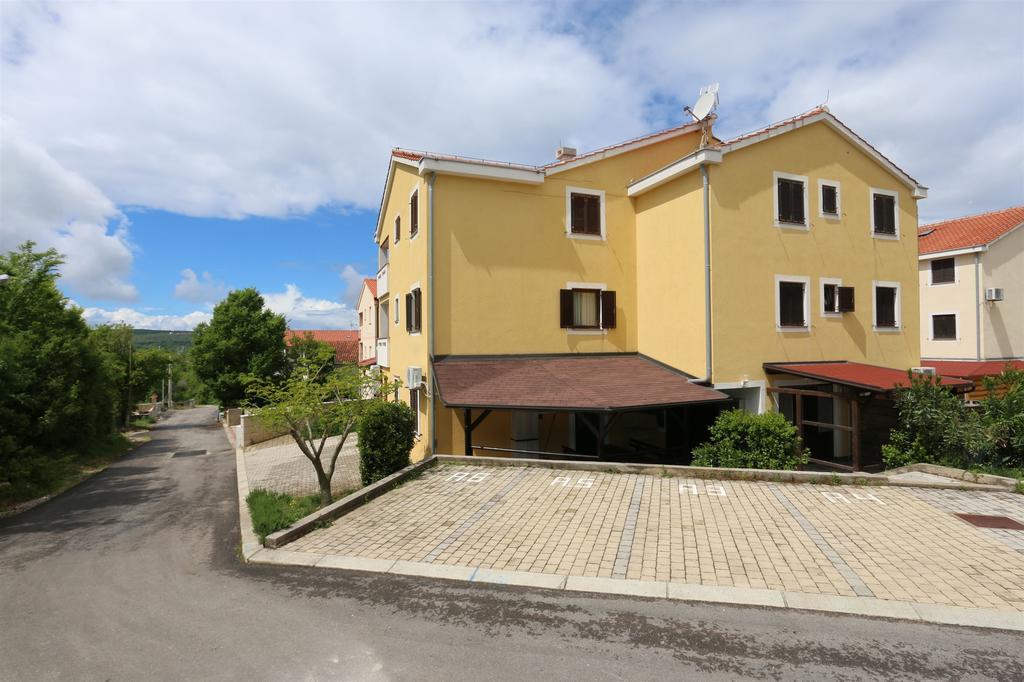 Apartment Bensak Klimno Exterior photo
